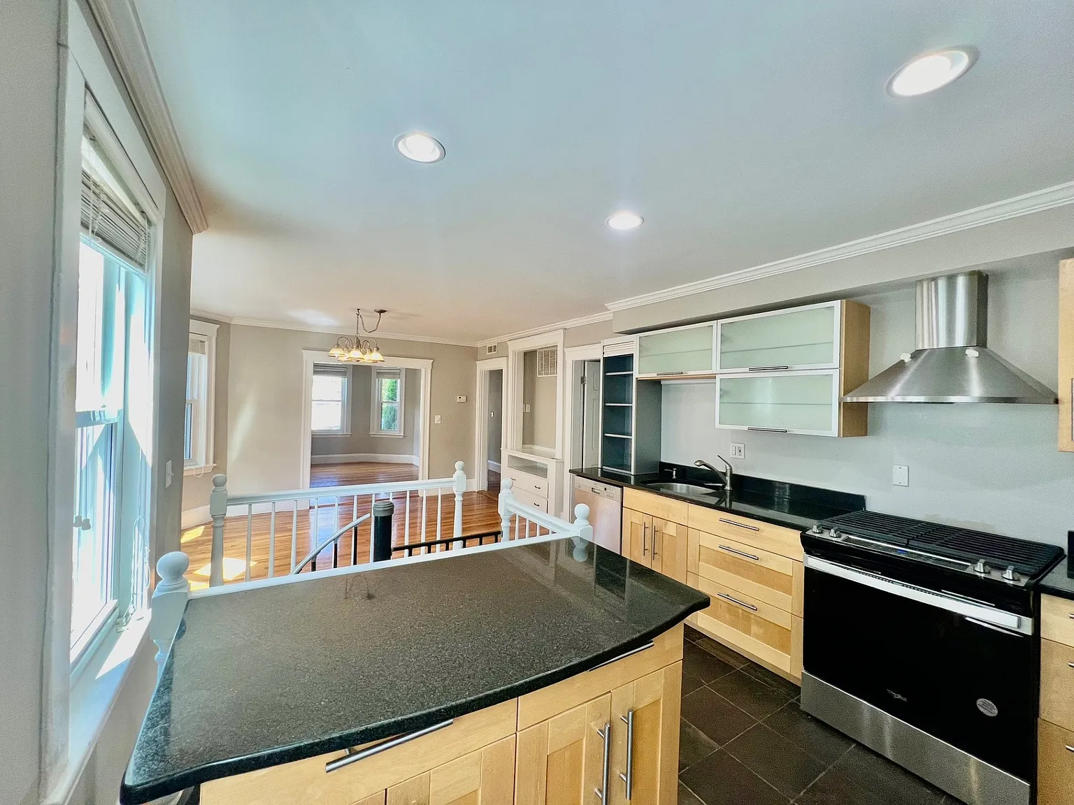 3 bed, 1564 sqft, $4,800 — Photo 3
