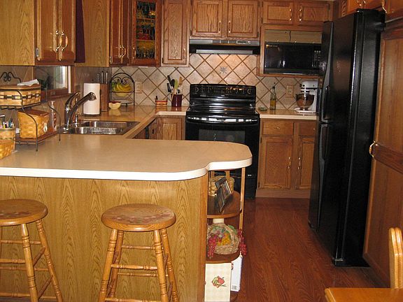 Large kitchen with breakfast bar