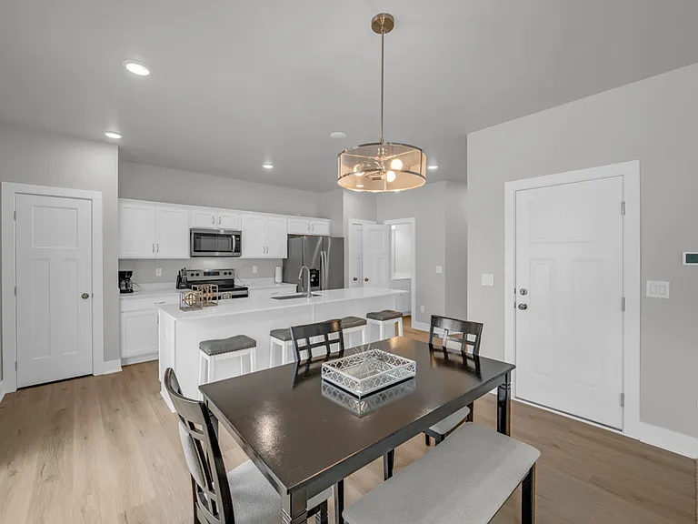690 SE Booth Ave — Photo 8
