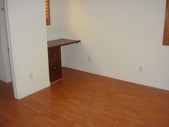 5th image of 7568 Townsville Ave