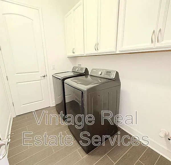 4645 Butler National Dr — Photo 26
