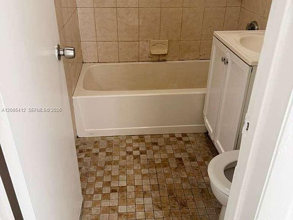 5th image of 1942 Adams St #1944