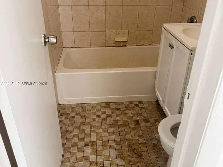 1942 Adams St #1944 — Photo 5