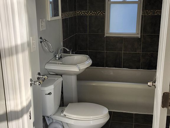4th image of 76 Abbott Ave #1