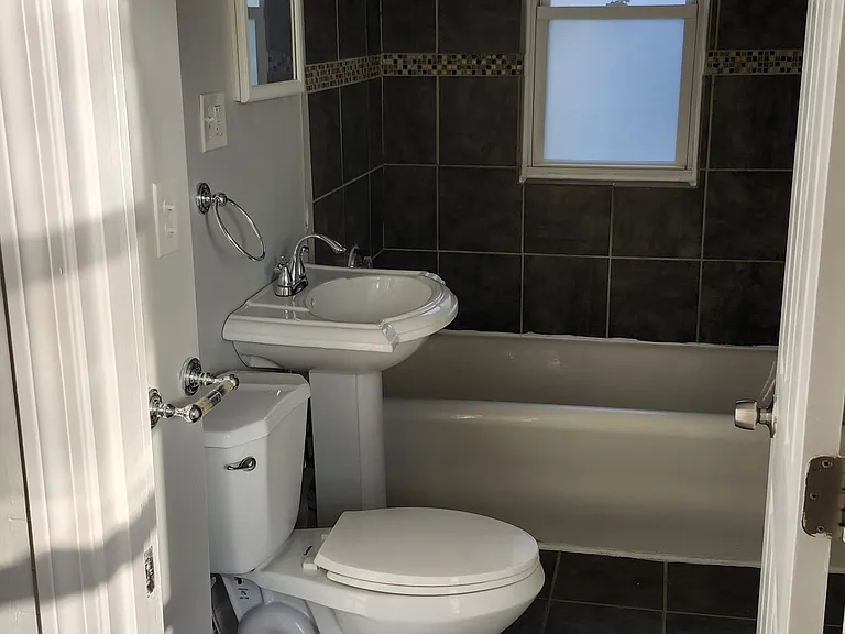 76 Abbott Ave #1 — Photo 4