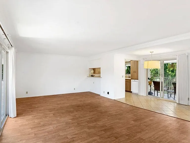 331 Moreton Bay Ln #6 — Photo 4