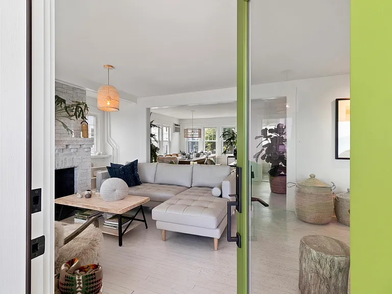 19 Soundview Dr — Photo 10