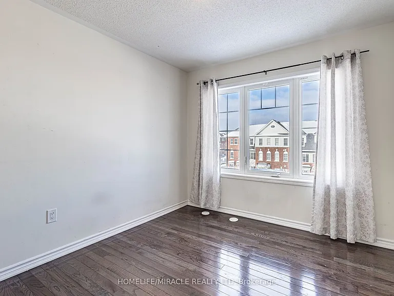 229 Remembrance Rd — Photo 22