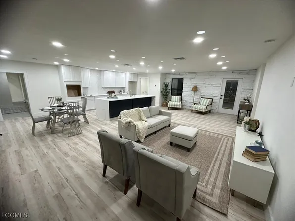 106 Sinclair St SE, Port Charlotte, FL 33952