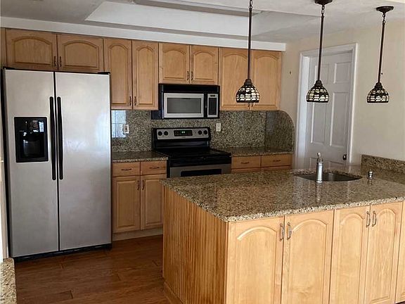 2nd image of 5 Park Woods Ln