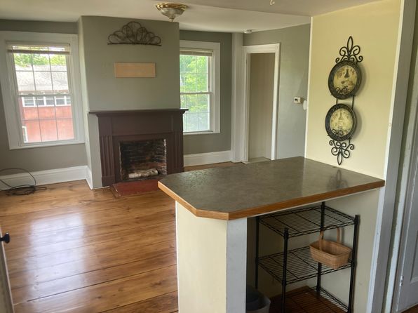 720 Main St APT 3