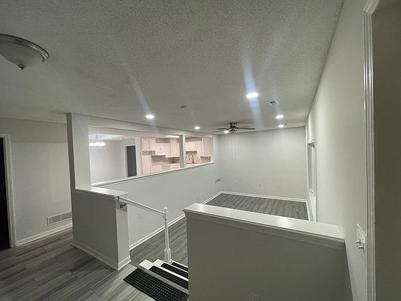 3rd image of 9042 Riverview Ave