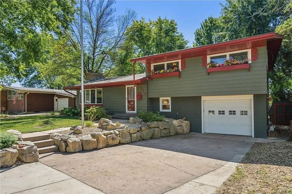 1st image of 330 18th St E