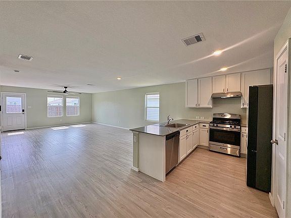 3rd image of 1109 Demeter Dr