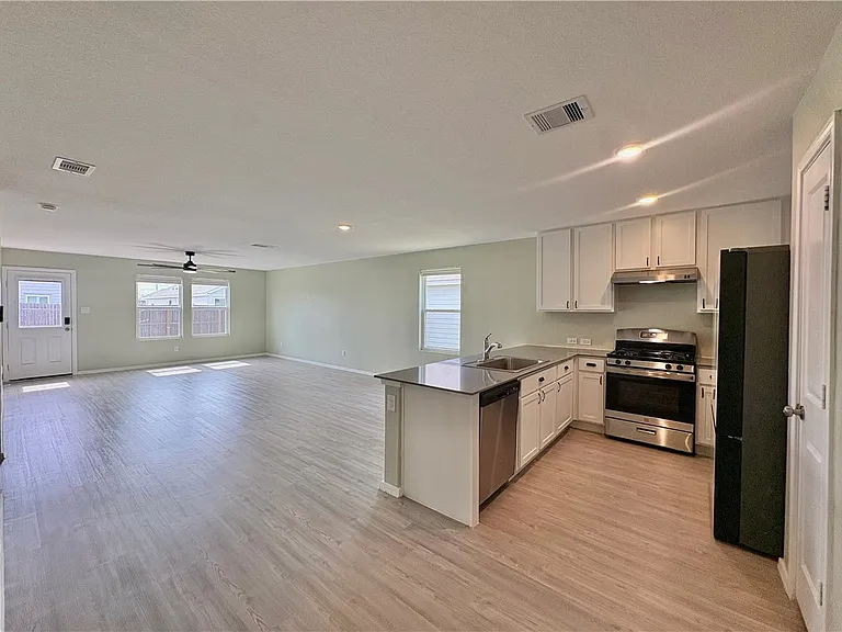 1109 Demeter Dr — Photo 3