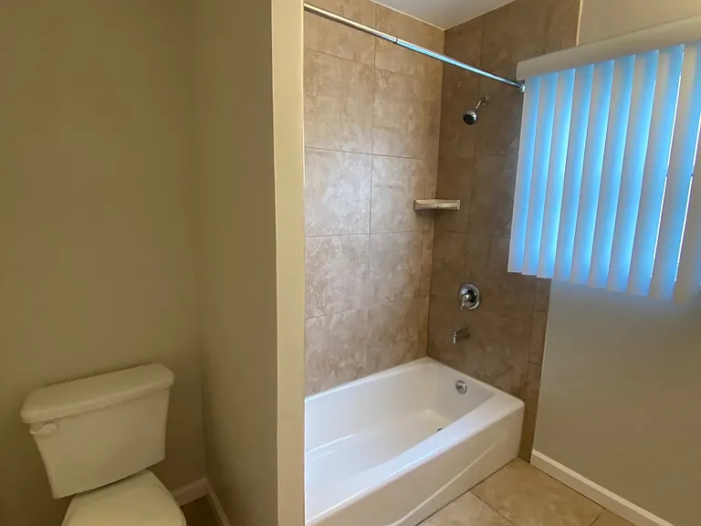 1045 E Carson St #8 — Photo 3