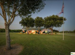 100 Old Campbell Rd, Seguin, TX 78155