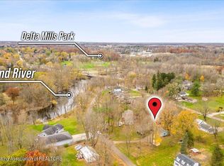 2921 Clinton Rd, Lansing, MI 48906