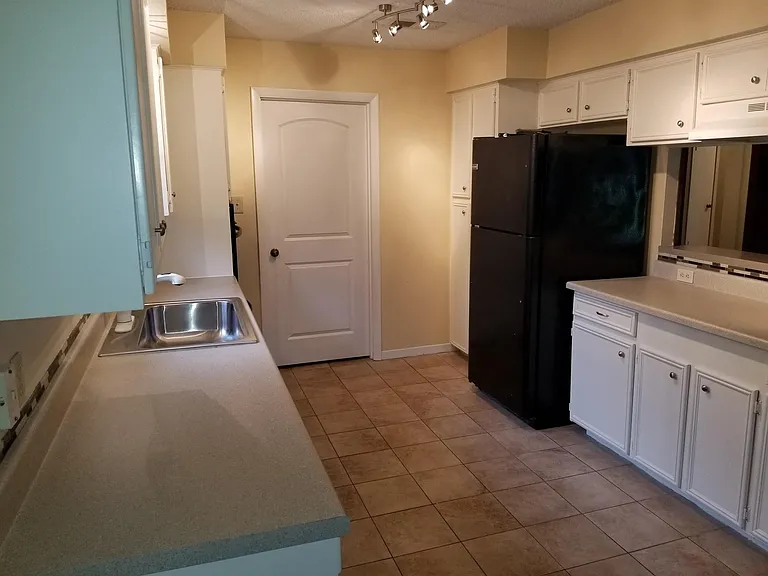 518 Walnut St — Photo 7