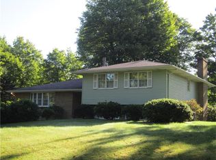 135 Rockdale Rd, Butler, PA 16002