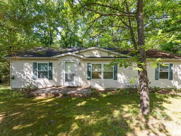 160 Indian Camp Dr, Goreville, IL 62939