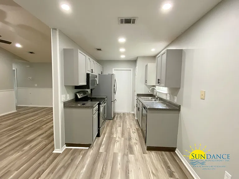 2991 Windsor Cir — Photo 4