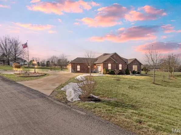 3303 Nottoway Ave, Godfrey, IL 62035