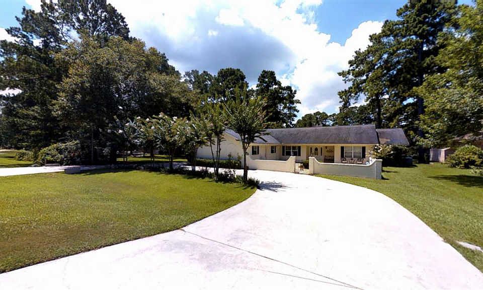 1st image of 300 Broadmoor Dr