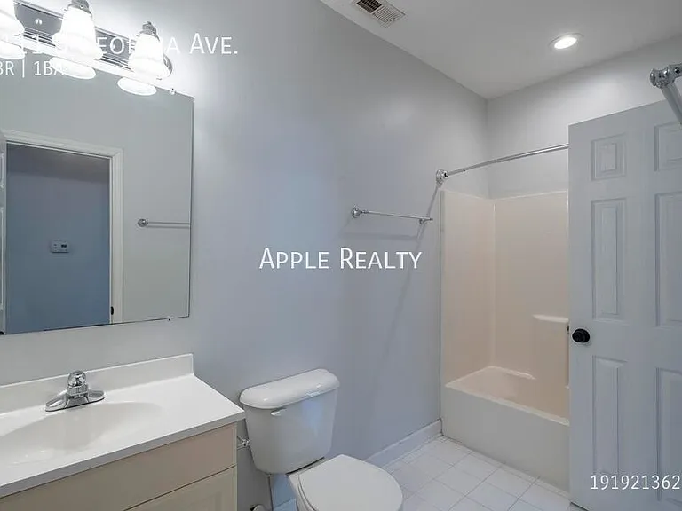 1111B Georgia Ave — Photo 7