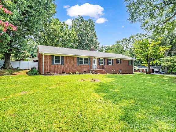 2nd image of 2044 Helen Dr