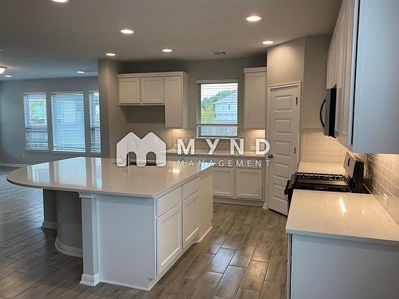 4th image of 705 Hays Hill Dr