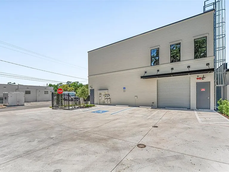 902 E Curtis St #1 — Photo 6
