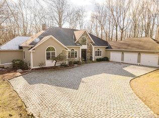 35 Village Green Ln, Monroe, CT 06468