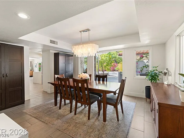 2233 Versailles Ct — Photo 12