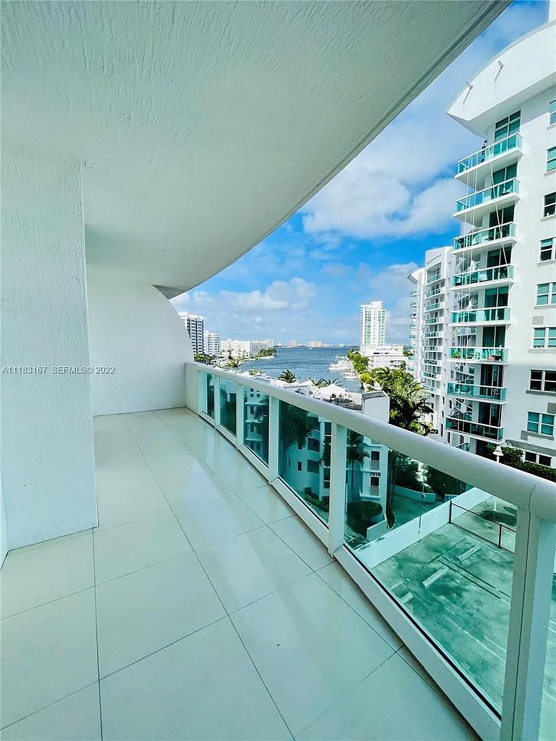 Luxury 2BR/2BA with Stunning Biscayne Bay Views & 5-Star Amenities — Photo 1