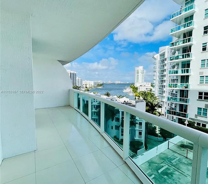 7900 Harbor Island Dr #710