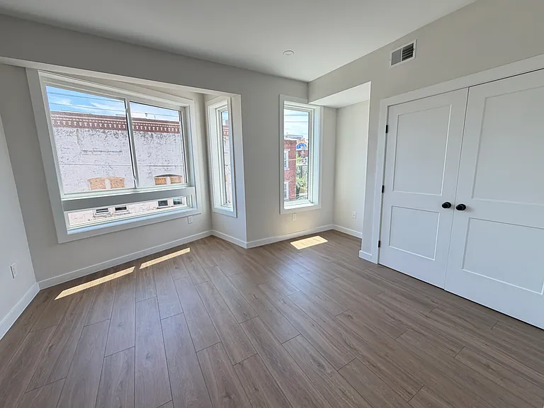 1513 W Stiles St #2 — Photo 20