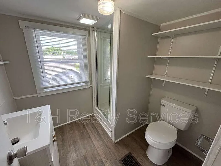 2916 Noble St — Photo 8
