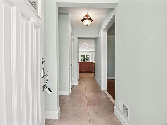 2nd image of 34 Tuckahoe Ave