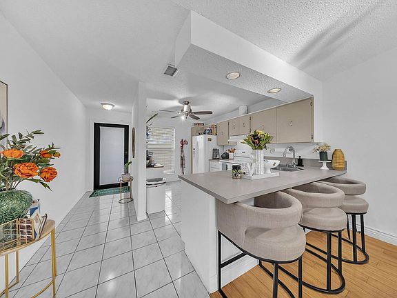 3rd image of 1023 Banks Road #201