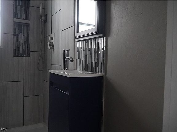 5th image of 529 E 288th St