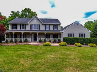 8 Barcroft Rd, Frenchtown, NJ 08825