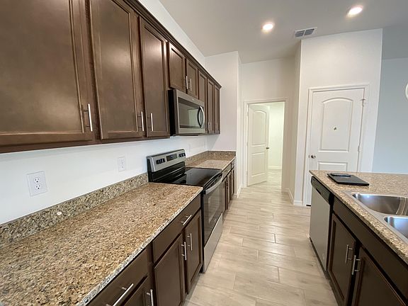 4th image of 1132 Papaya Cir