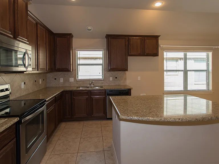 1320 Elkford Ln — Photo 8