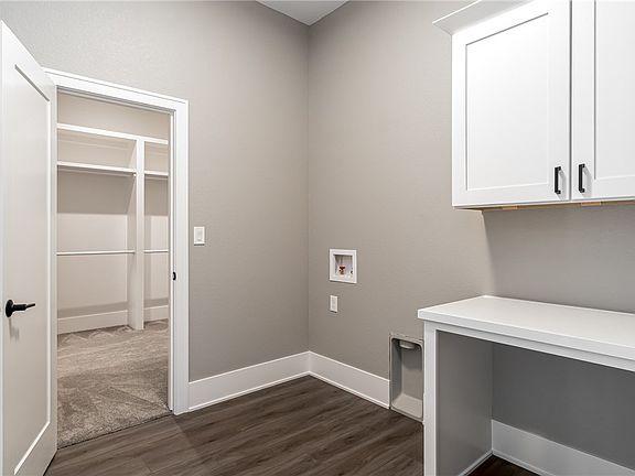 4th image of 629 Pelican Dr