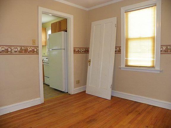 4th image of 10724 S Central Park Ave