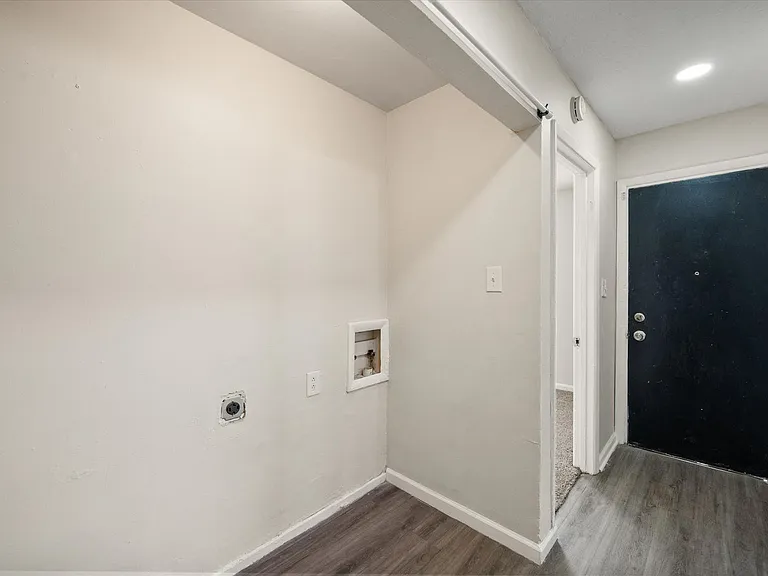 2629 Olive St — Photo 2