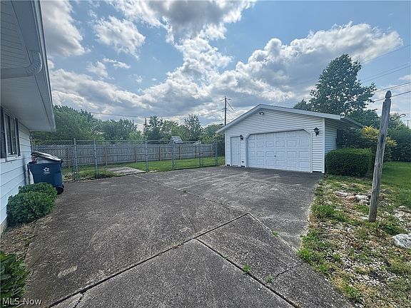 3rd image of 2501 W 40th St