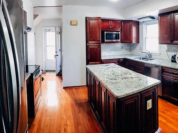 5th image of 349 E Day Ave