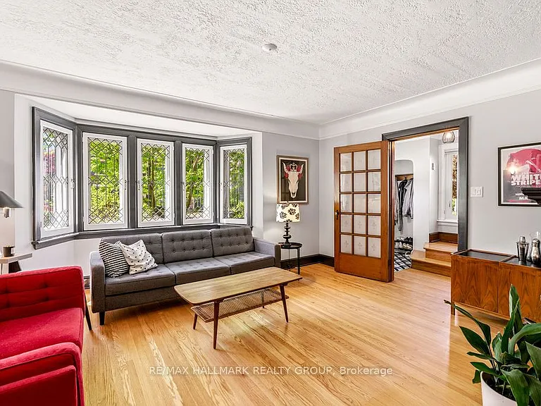379 Hamilton Ave S — Photo 5